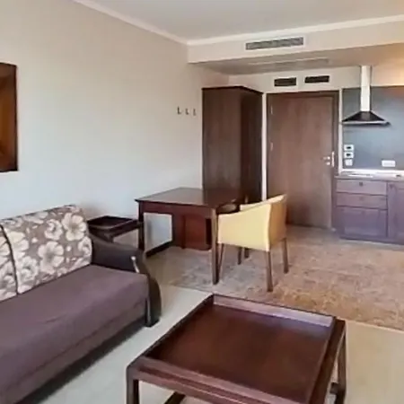 Royal Beach Apartment *